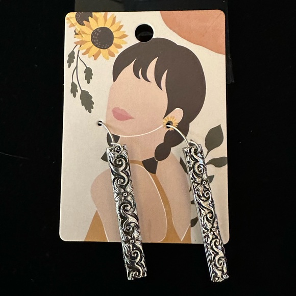 Stamped bar earrings, silver-tone - Picture 2 of 4